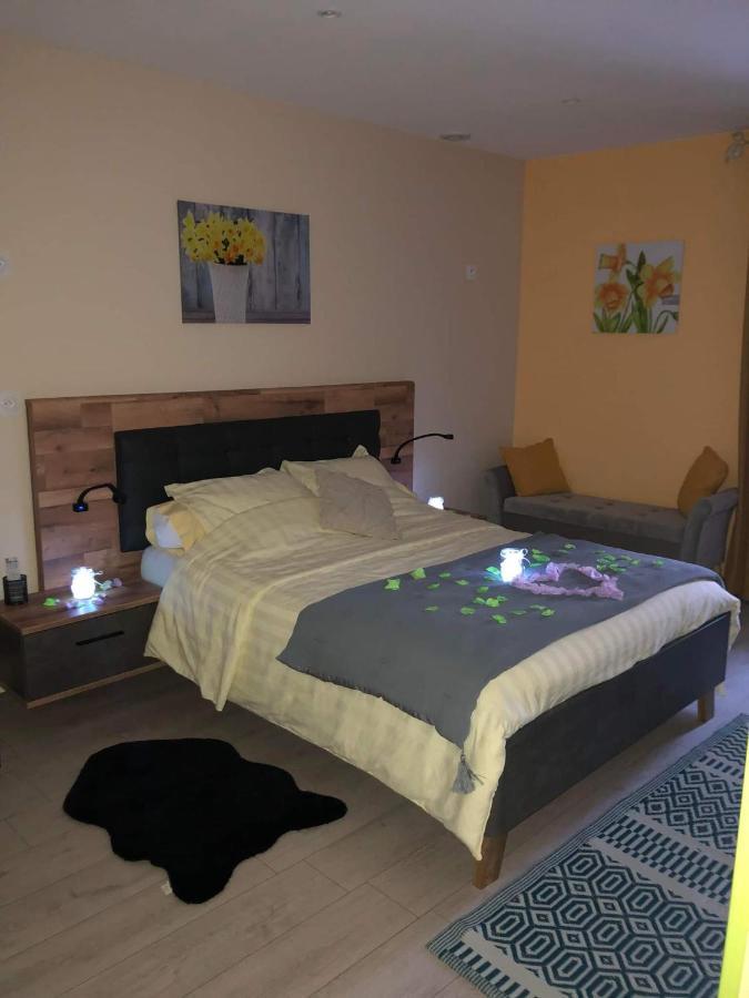 Jonquille Chic La Piccola Venezia Bed & Breakfast Vrecourt Bagian luar foto